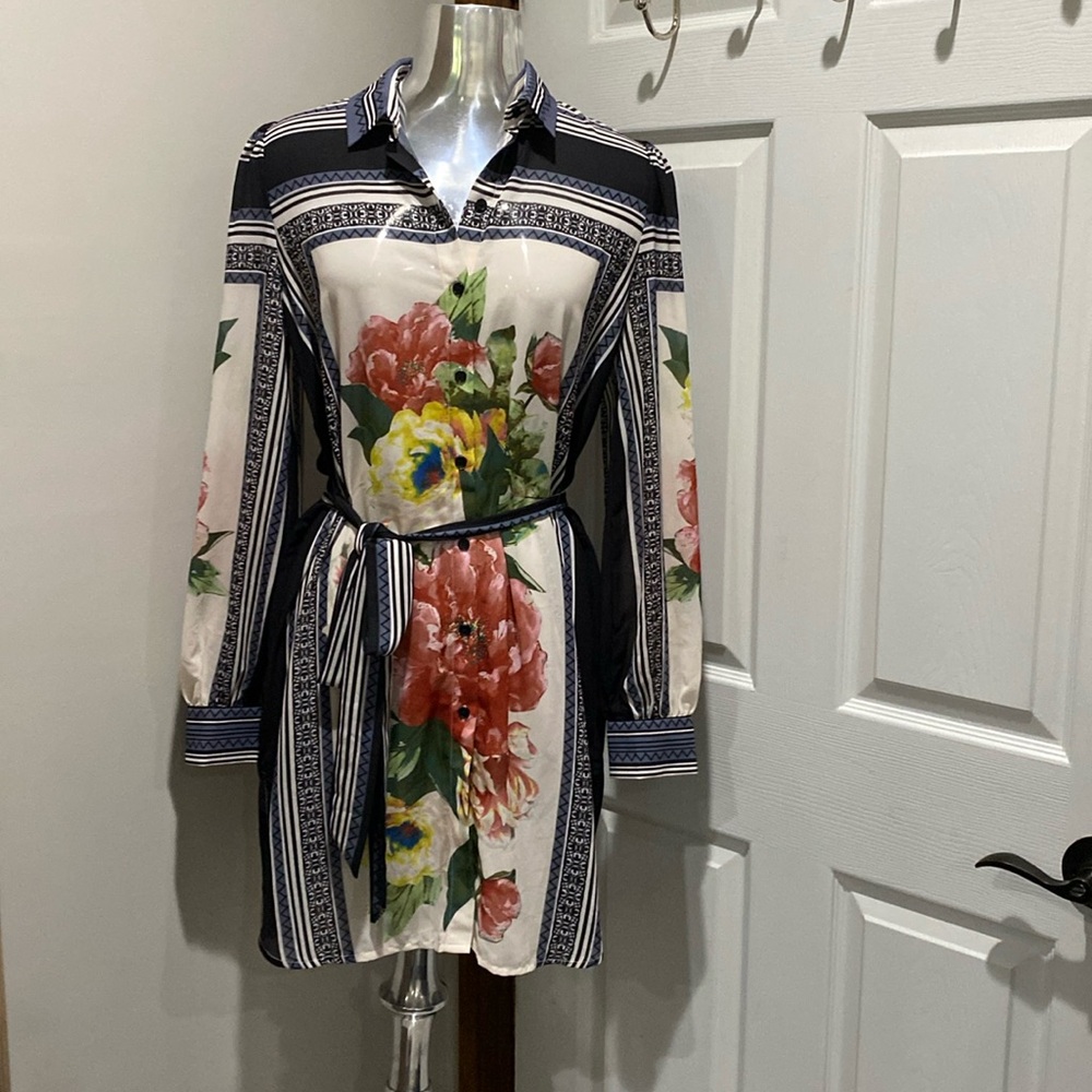 Vici - Duster/Kimono Or Dress With Belt - Flowers & Abstract Pattern - Picture 2 of 5